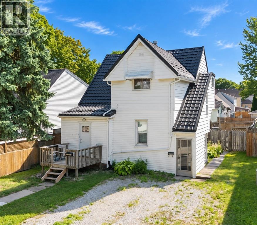 404 RUSSELL STREET South - 1