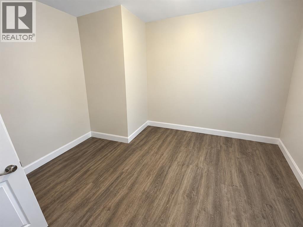 404 RUSSELL STREET South - 11