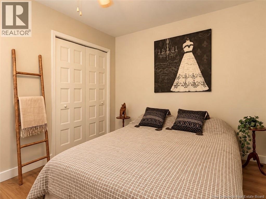 2166 Carron - Image 21