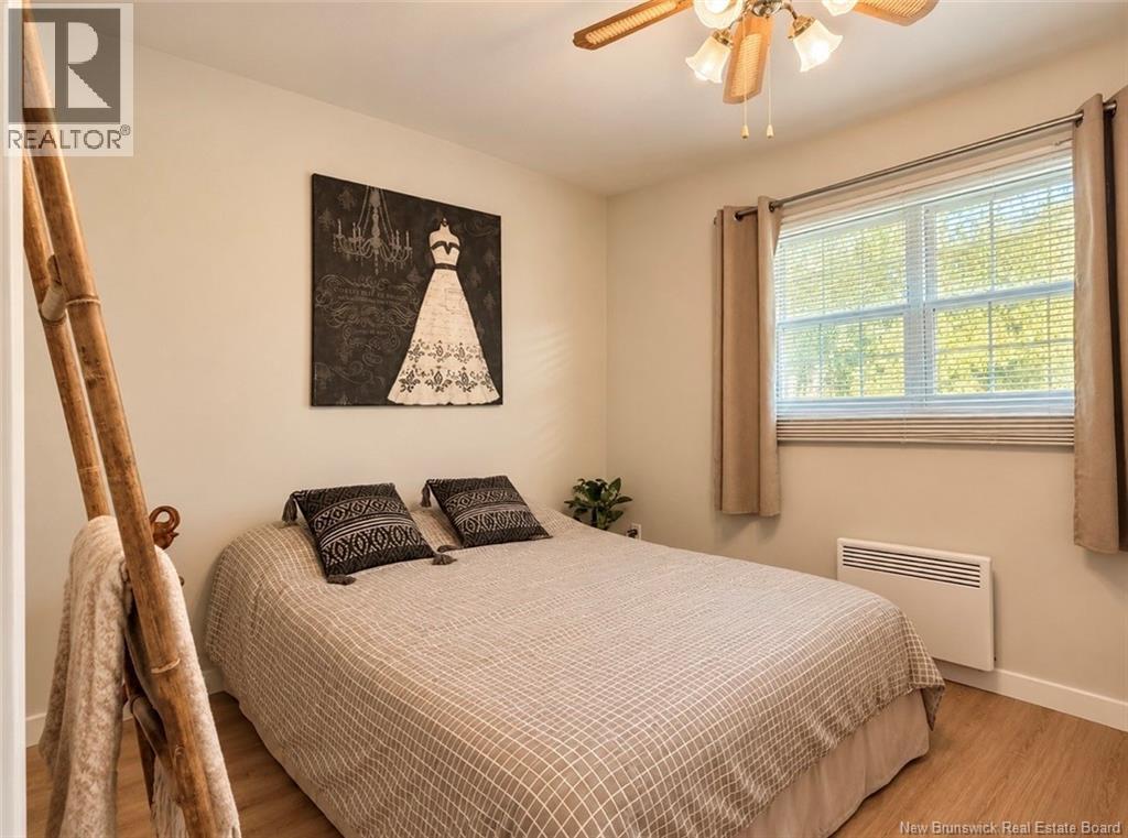 2166 Carron - Image 20