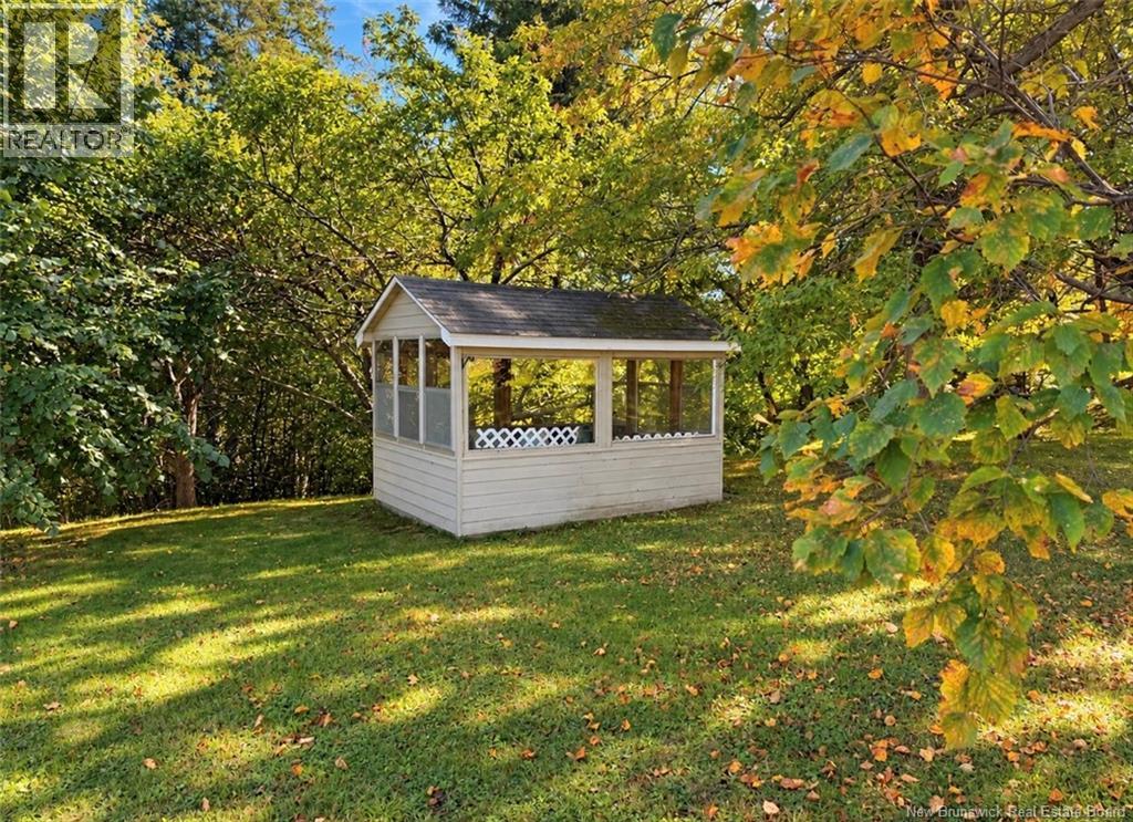 2166 Carron - Image 32