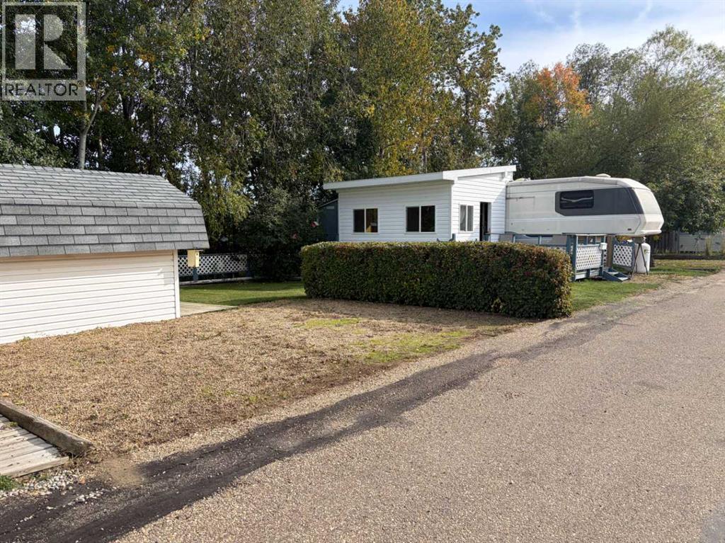 3 Points West Resort, Sylvan Lake, Alberta, T4S1T3, Sylvan Lake, Alberta — photo 1 of 5