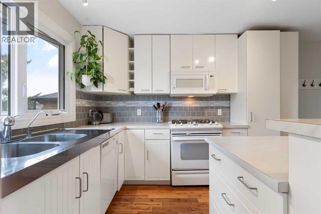3708 66 Street NW - 12