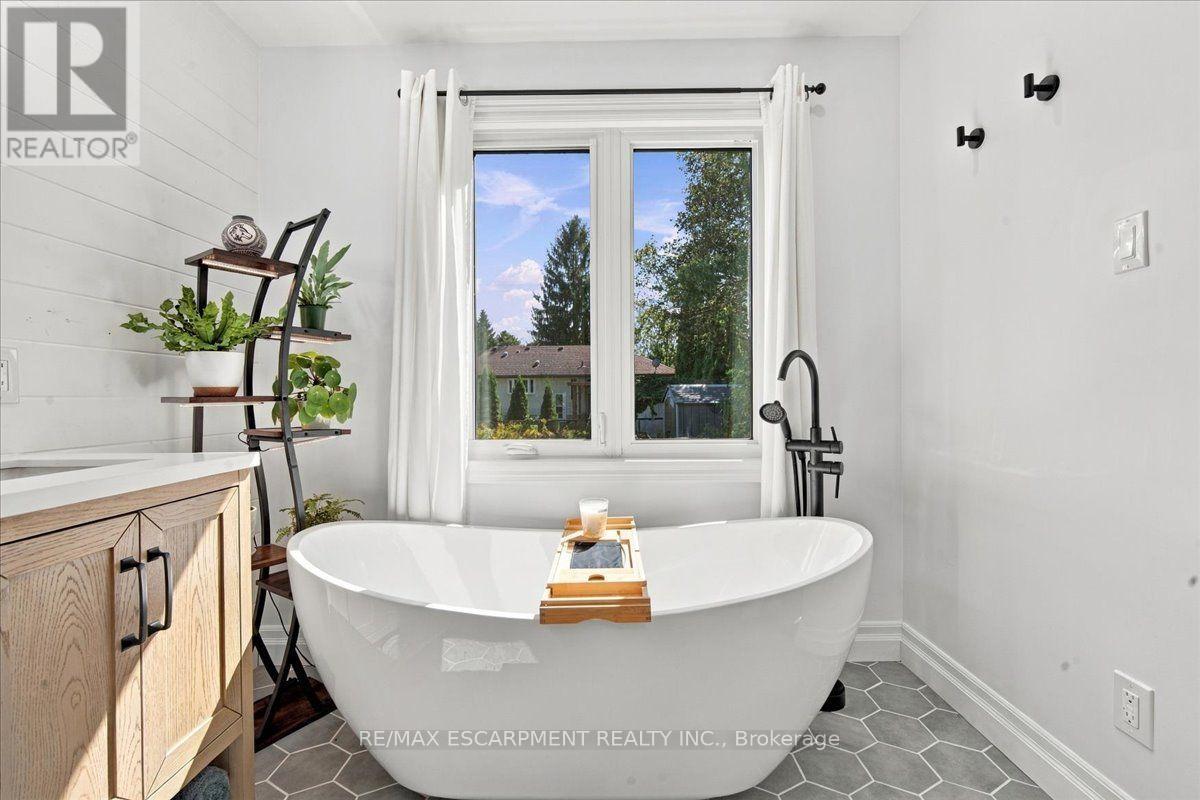 38 ENMORE AVENUE - 25