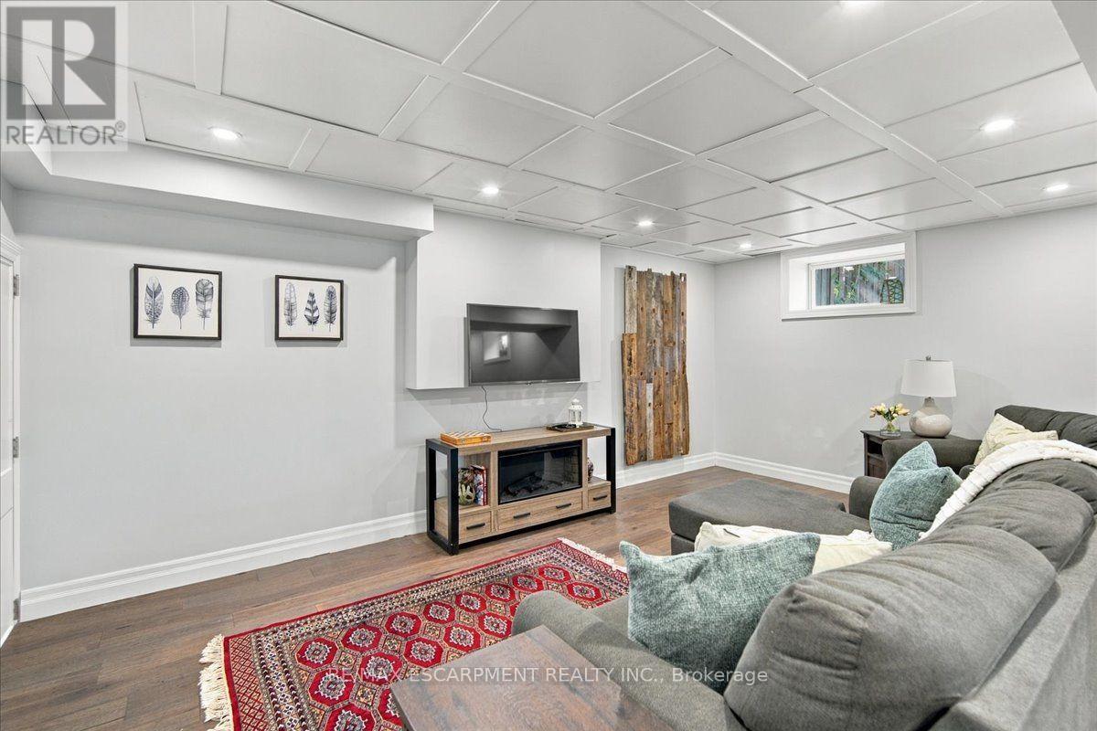 38 ENMORE AVENUE - 32