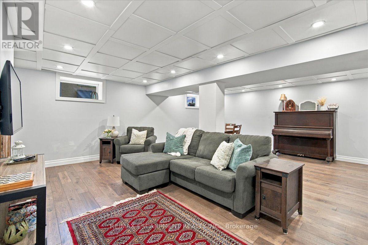 38 ENMORE AVENUE - Image 33