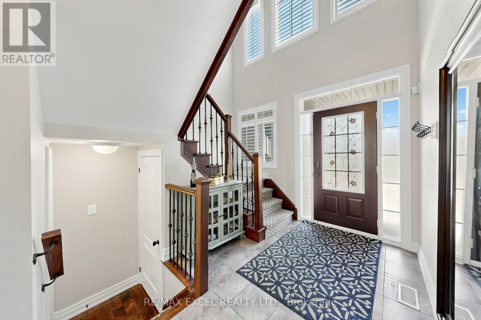 16 Stockell Crescent, Ajax (Northwest Ajax), Ontario, L1T0M5, Ajax (Northwest Ajax), Ontario — photo 3 of 5
