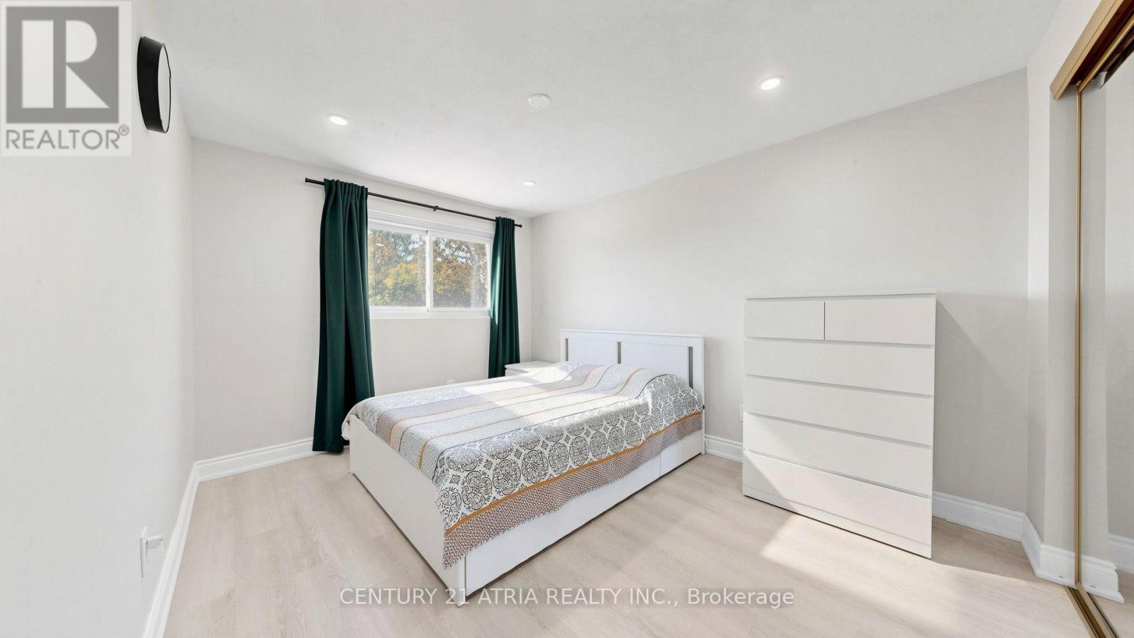 982 RENFREW COURT - 20