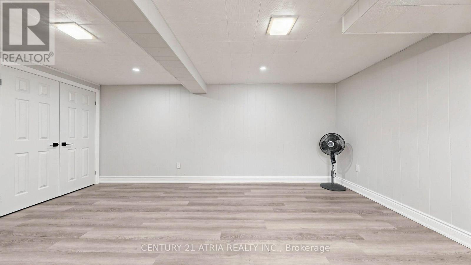 982 RENFREW COURT - 29