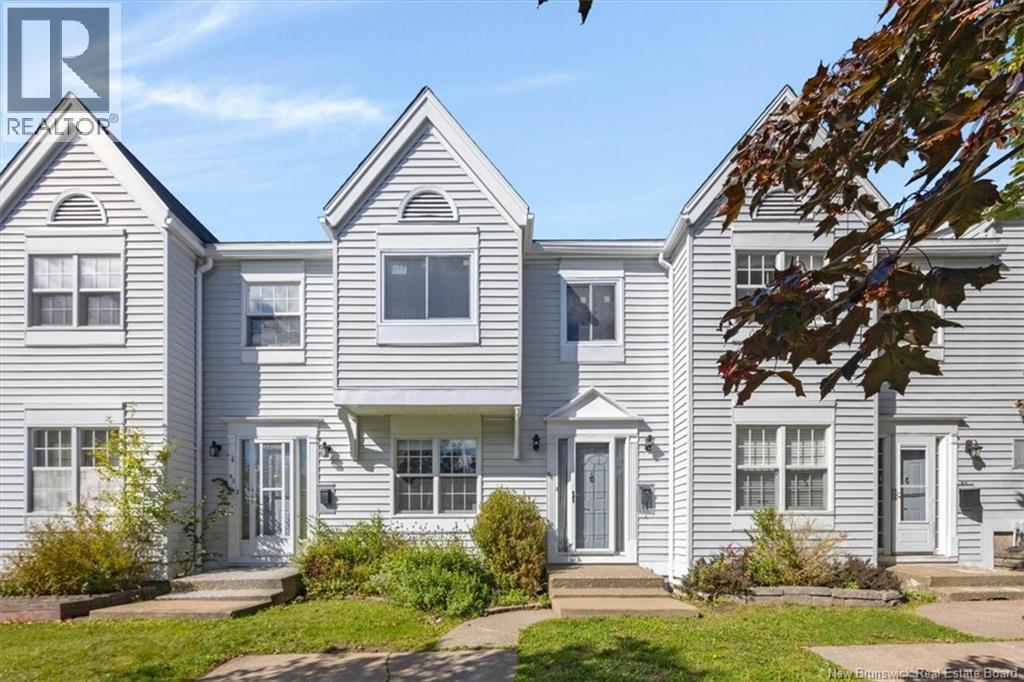 90 Brentwood Crescent - 1