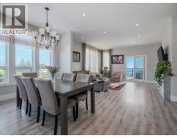 5950 Compass Lane, Sechelt, BC V7Z0V1 Photo 11