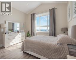 5950 Compass Lane, Sechelt, BC V7Z0V1 Photo 12
