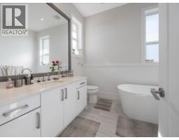 5950 Compass Lane, Sechelt, BC V7Z0V1 Photo 14