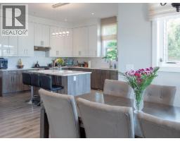 5950 Compass Lane, Sechelt, BC V7Z0V1 Photo 6
