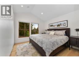 Primary Bedroom - 2680 Margate Ave, Oak Bay, BC V8S3A7 Photo 13