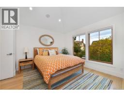 Living room - 2680 Margate Ave, Oak Bay, BC V8S3A7 Photo 16