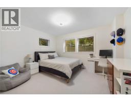 2680 Margate Ave, Oak Bay, BC V8S3A7 Photo 20