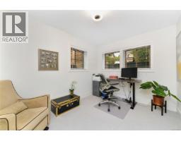 2680 Margate Ave, Oak Bay, BC V8S3A7 Photo 21