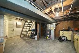 262 Chalmers Avenue, Winnipeg, MB R2L0E9 Photo 35