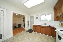 262 Chalmers Avenue, Winnipeg, MB R2L0E9 Photo 18