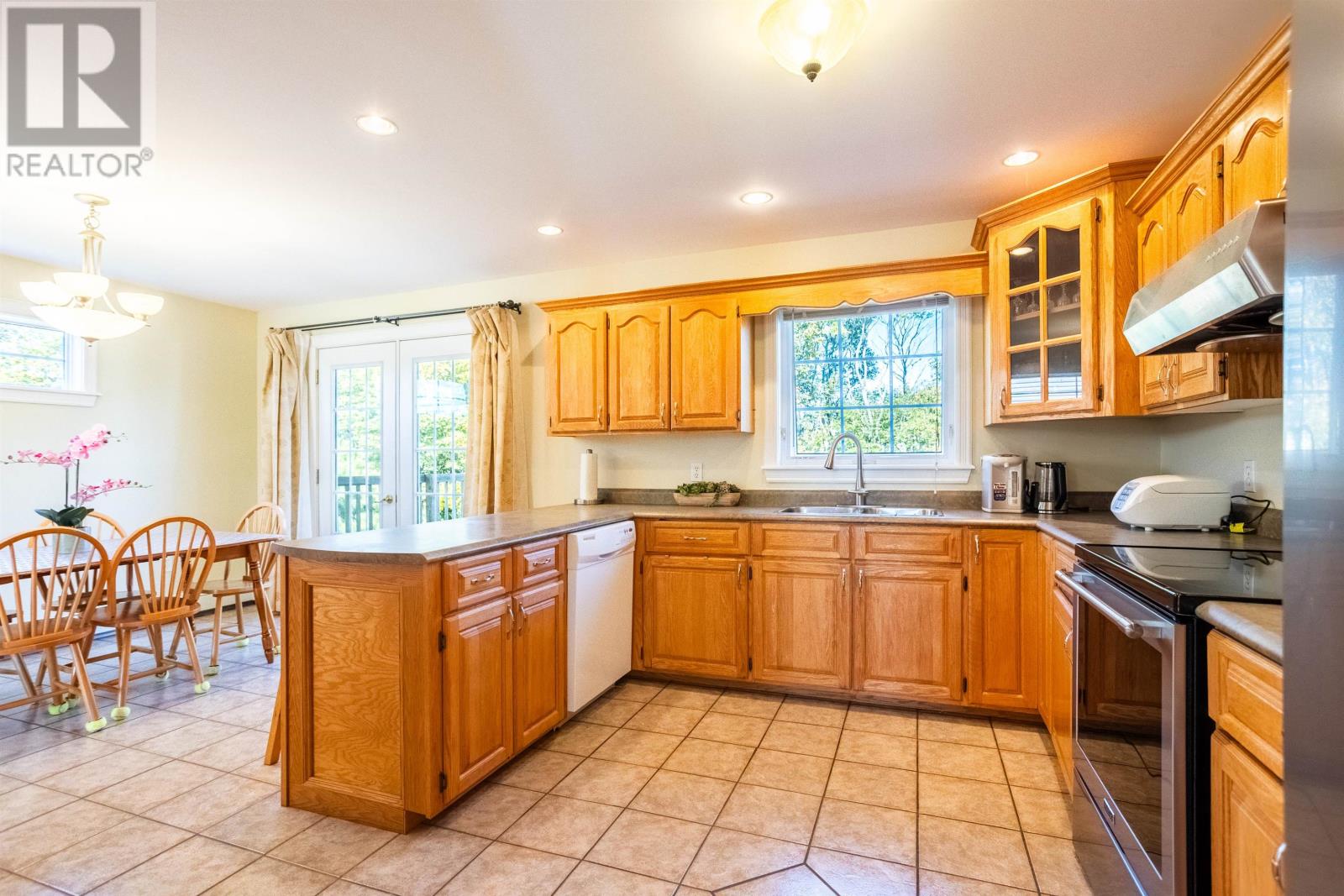 5 Commonwealth Avenue - Image 11