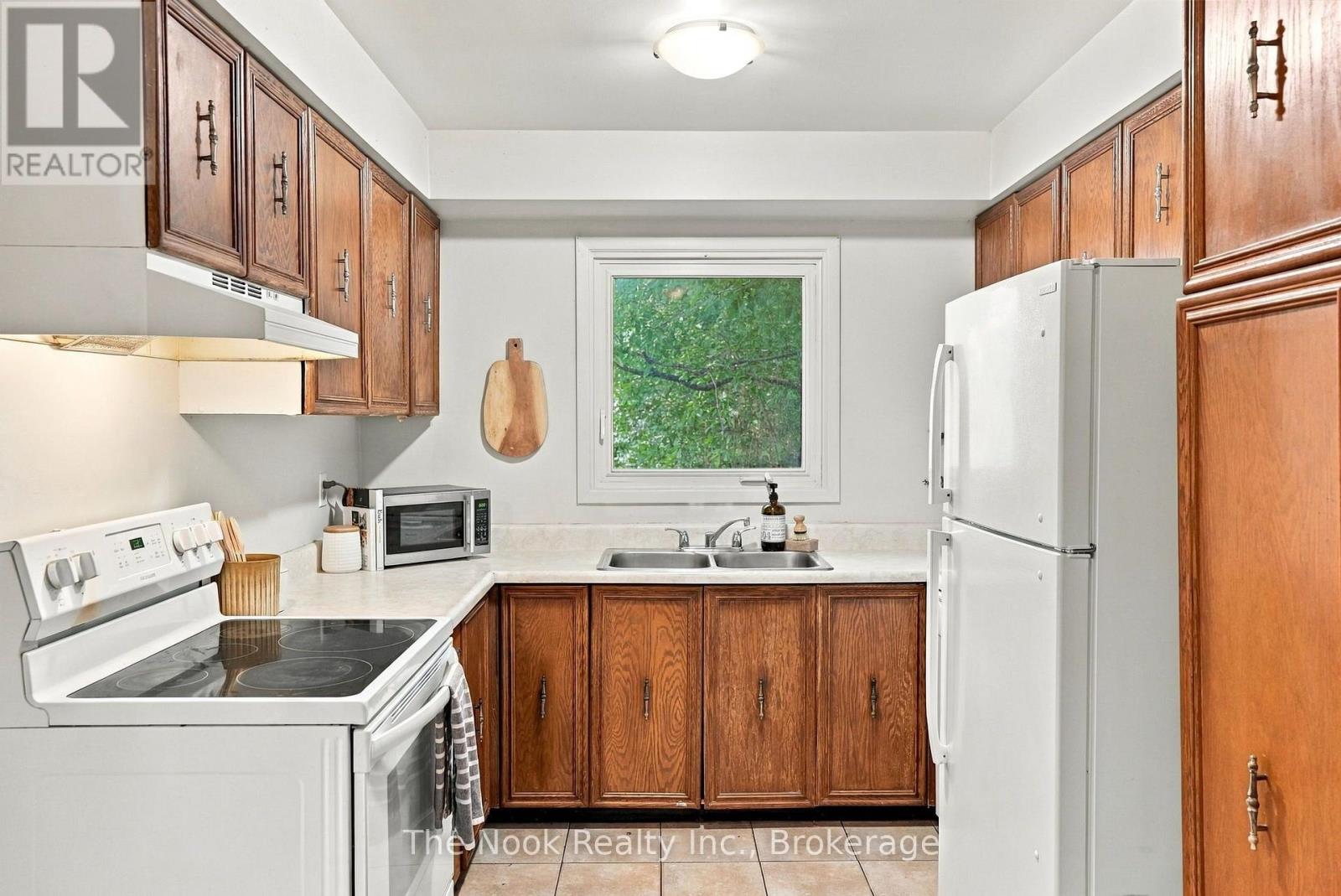 27 FIELD CRESCENT - 13