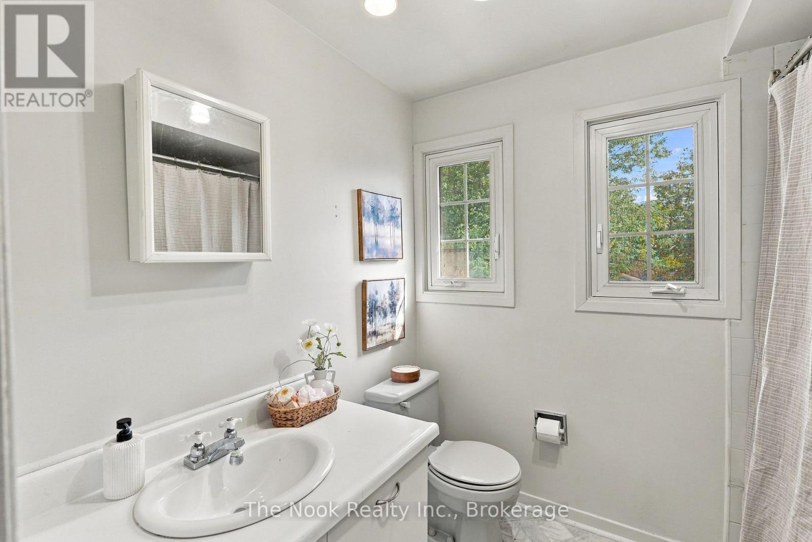27 FIELD CRESCENT - Image 23