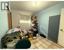 Living room - 433-435 25th Street E, Prince Albert, SK S6V1T3 Photo 11