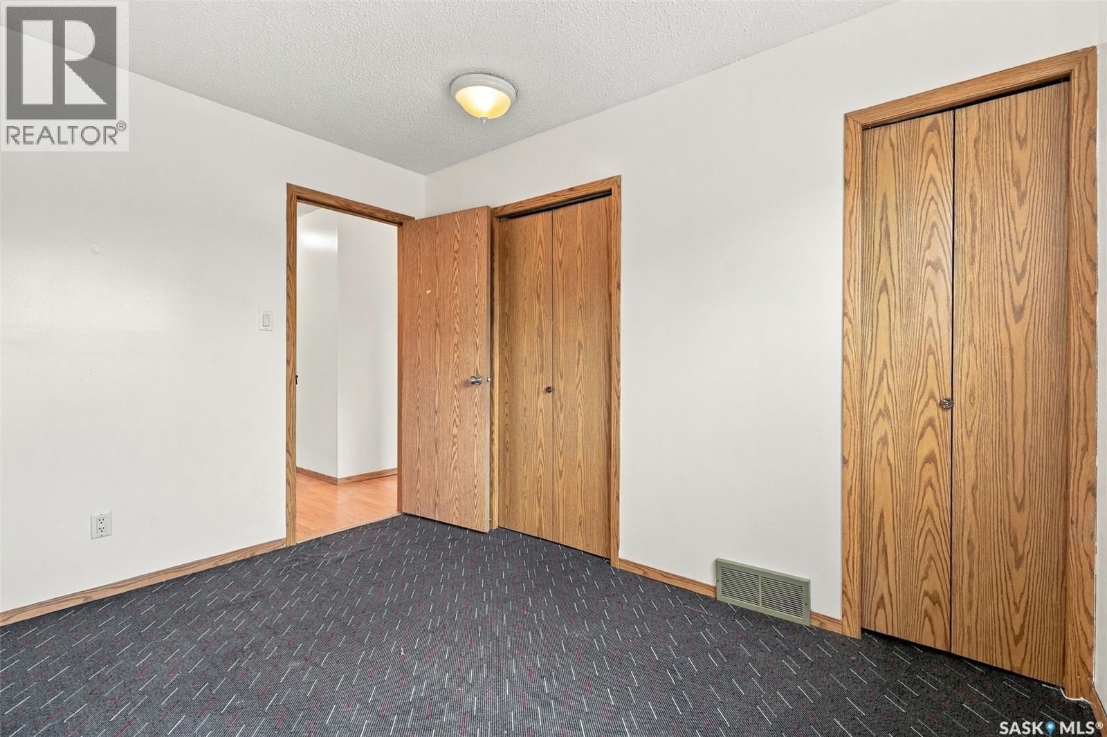 #28 6918 Blakeney DRIVE - 27