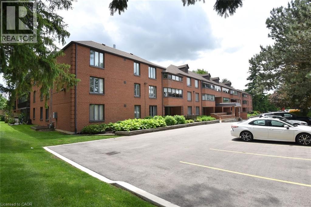 #303 150 WILSON Street West, Ancaster, Ontario, L9G4E7, Ancaster, Ontario — photo 4 of 5