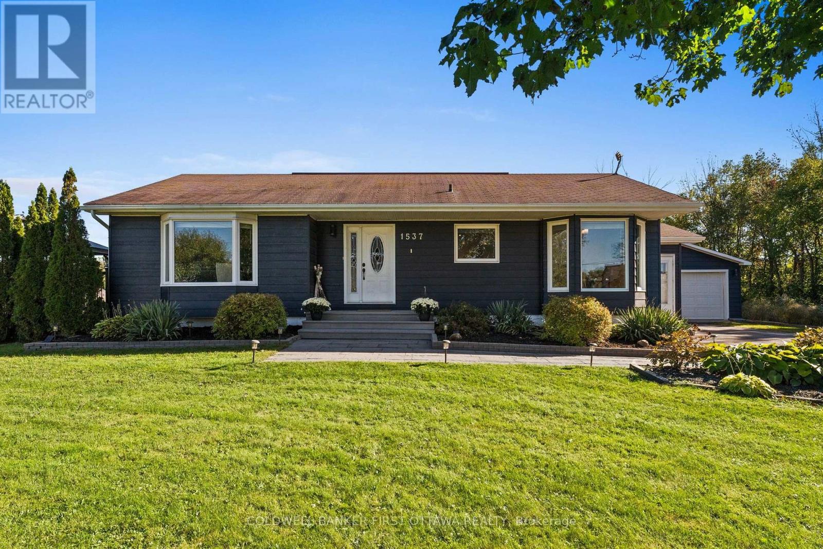 Private lot with no direct neighbours!