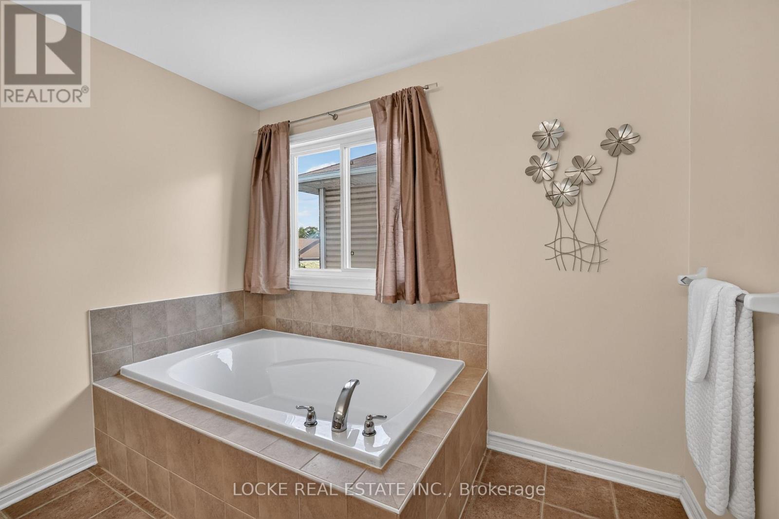 658 EVERLASTING CRESCENT - Image 33