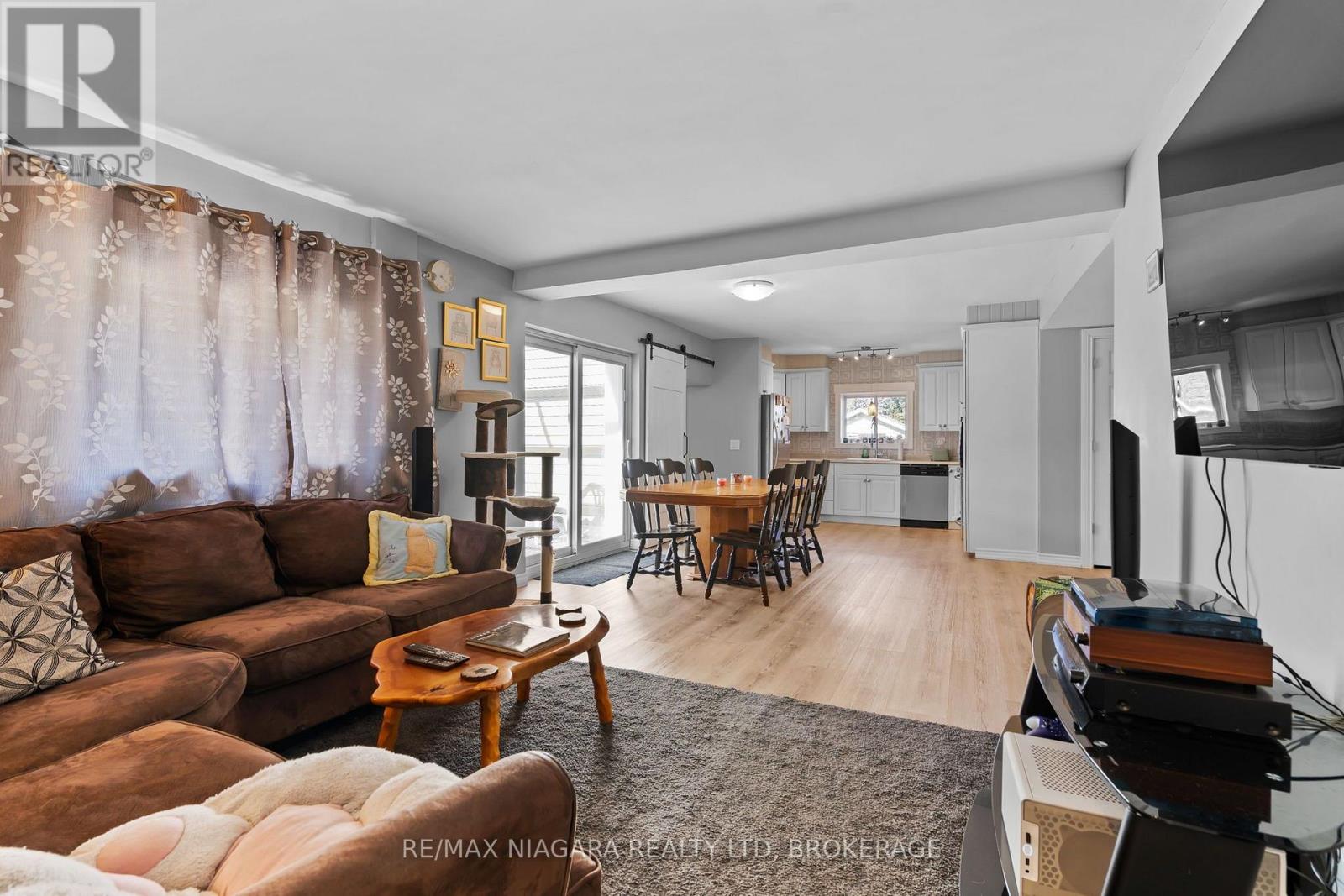 121 KNOLL STREET - 11
