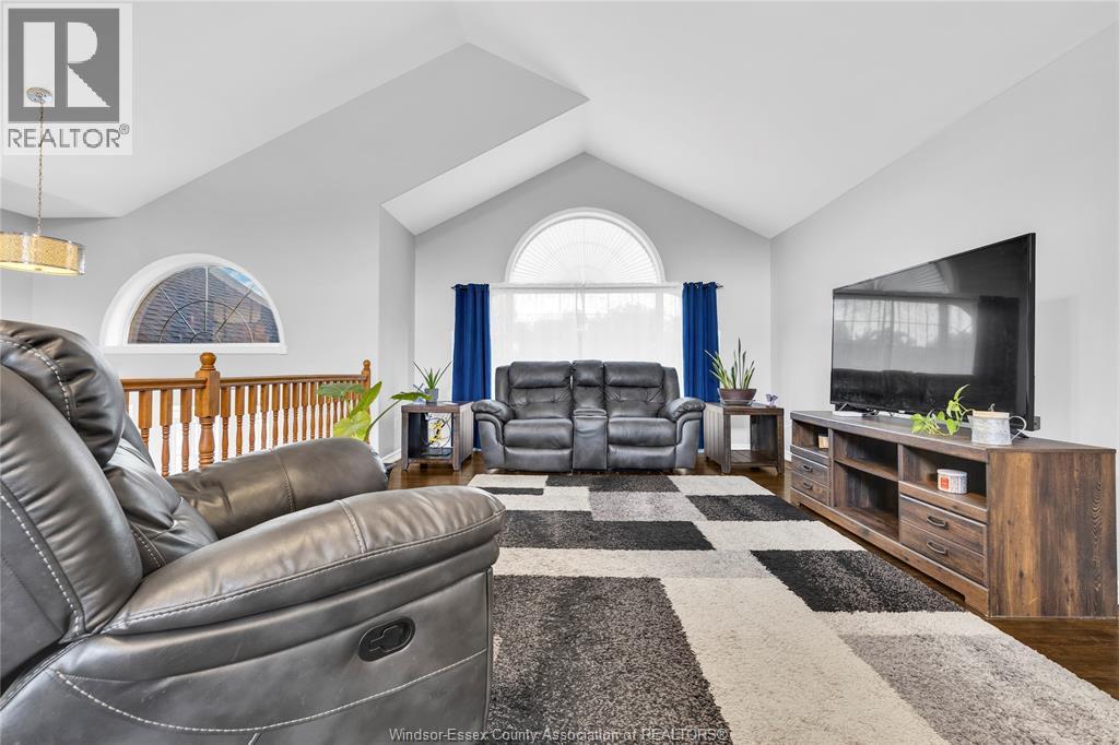 237 WOODVIEW DRIVE - 11