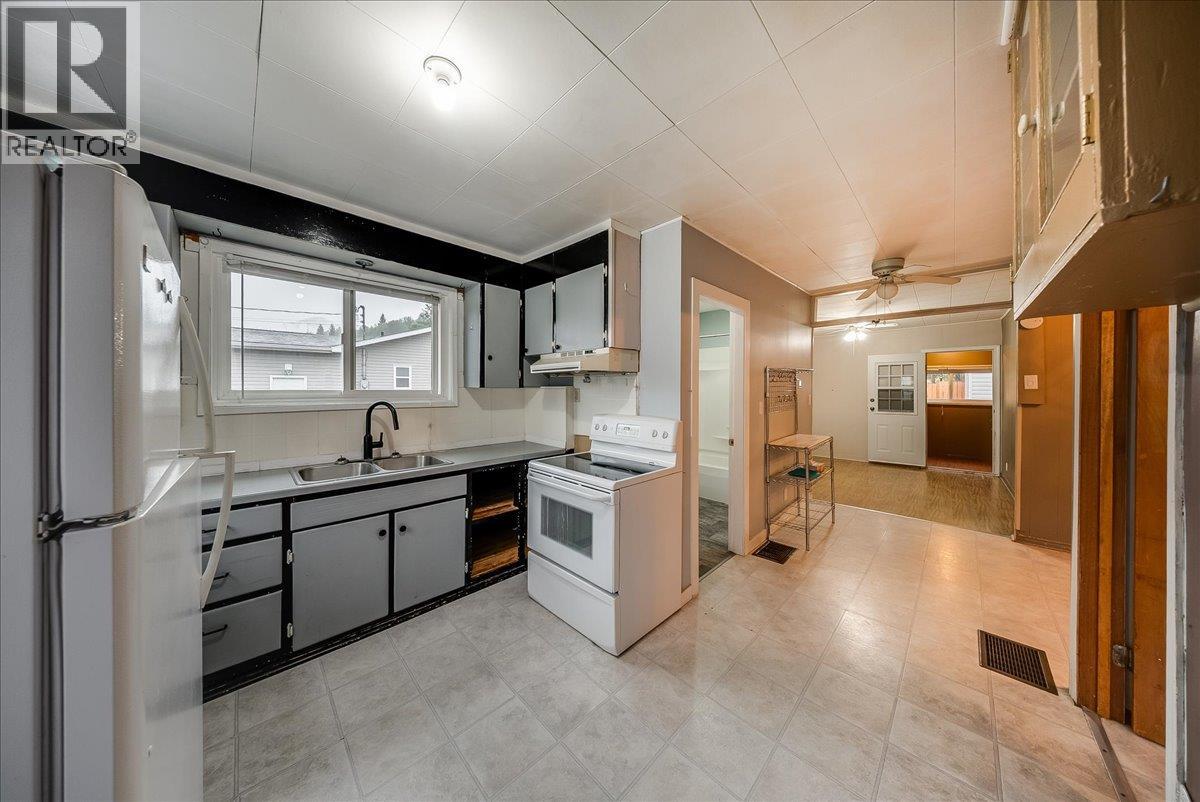 256 2nd Avenue - Image 12