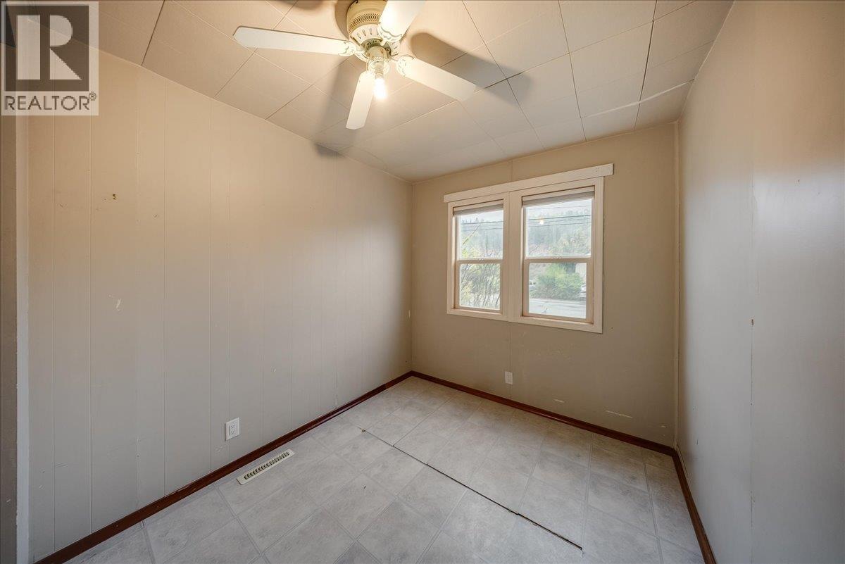 256 2nd Avenue - Image 20