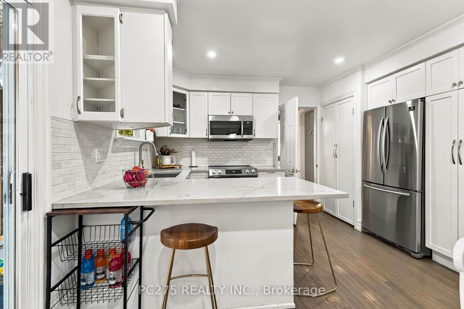 27 SASHA CRESCENT - 12