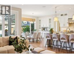 2pc Bathroom - 2022 43 Avenue Sw, Calgary, AB T2T2N2 Photo 8