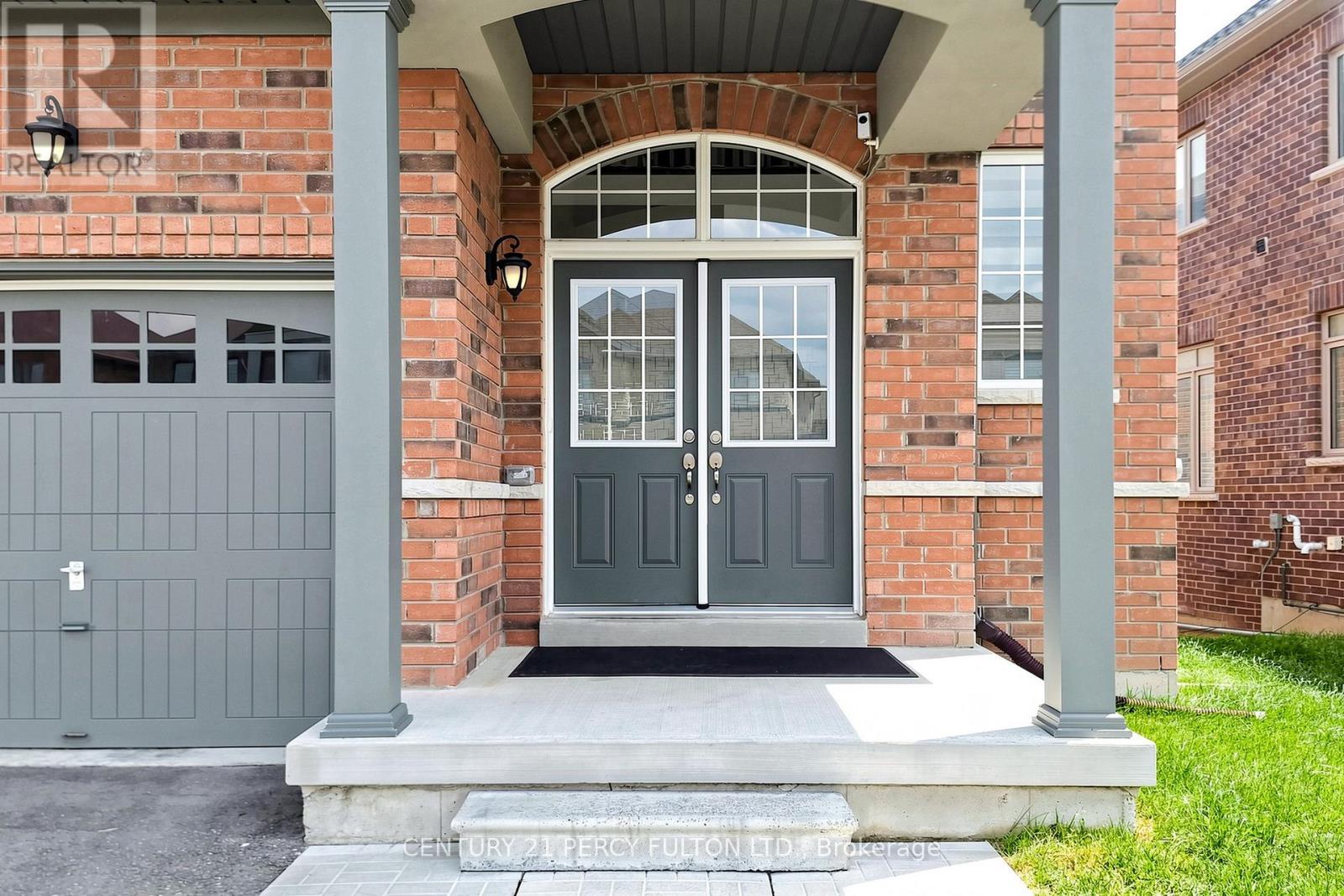 166 Ferragine Crescent, Bradford West Gwillimbury (Bradford), Ontario, L3Z4K1, Bradford West Gwillimbury (Bradford), Ontario — photo 3 of 5