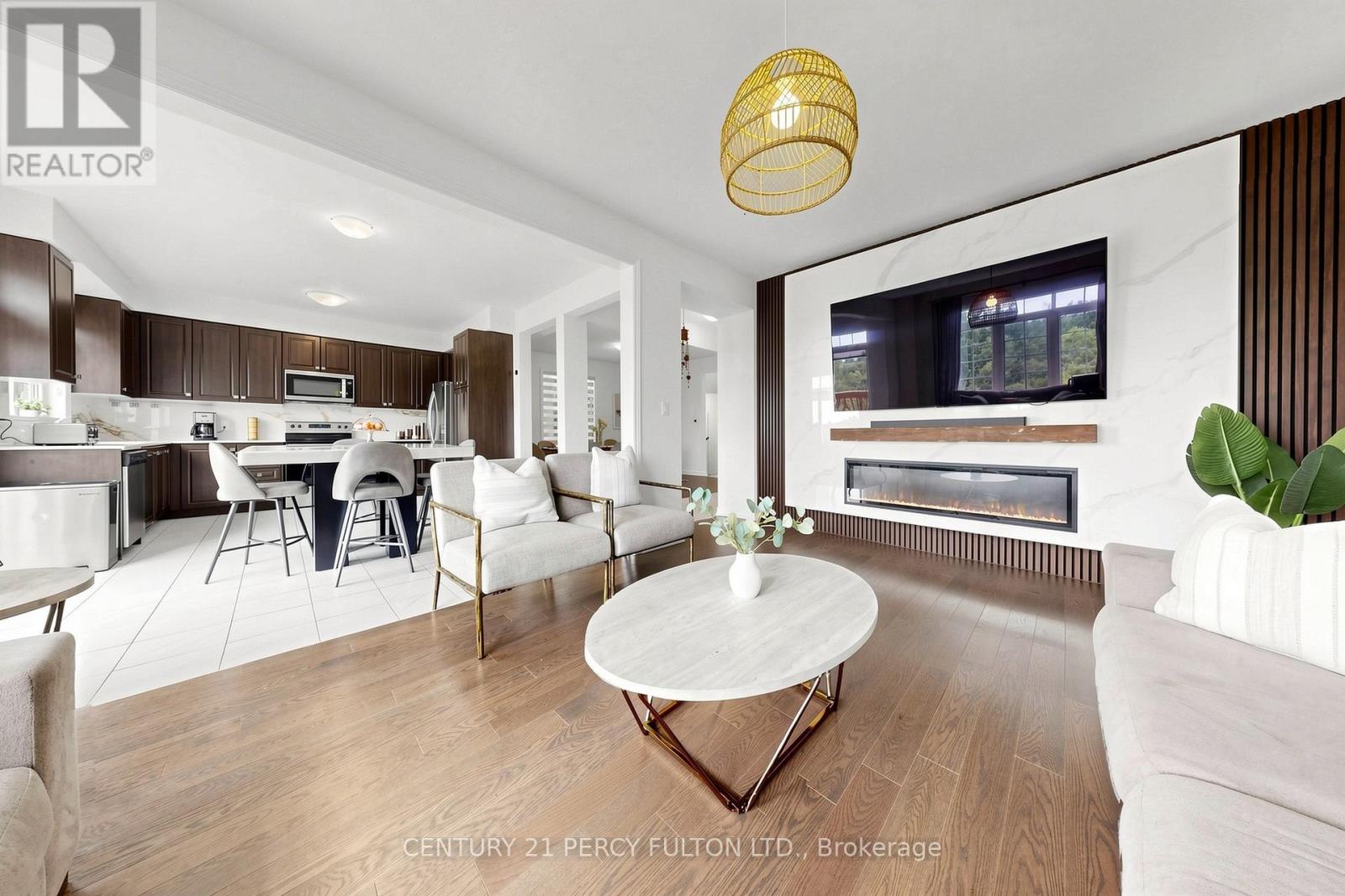 166 Ferragine Crescent, Bradford West Gwillimbury (Bradford), Ontario, L3Z4K1, Bradford West Gwillimbury (Bradford), Ontario — photo 4 of 5