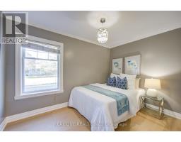 1099 Kent Avenue, Oakville, ON L6H1Z9 Photo 21