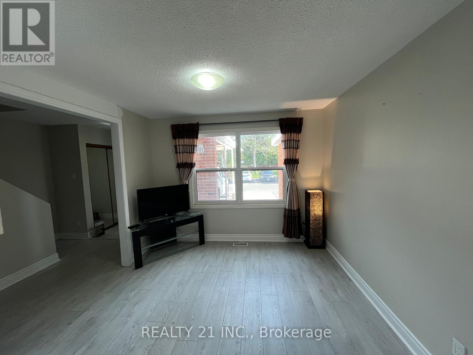 2 - 405 KEATS WAY — photo 2