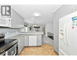 2pc Bathroom - 7601 41 Avenue, Camrose, AB T4V4C7 Photo 6