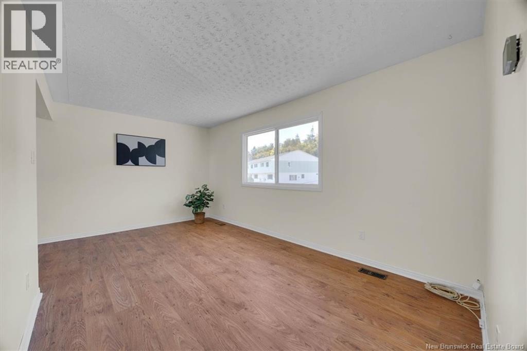 220 Tartan Street, Saint John, New Brunswick, E2K2R7, Saint John, New Brunswick — photo 3 of 5