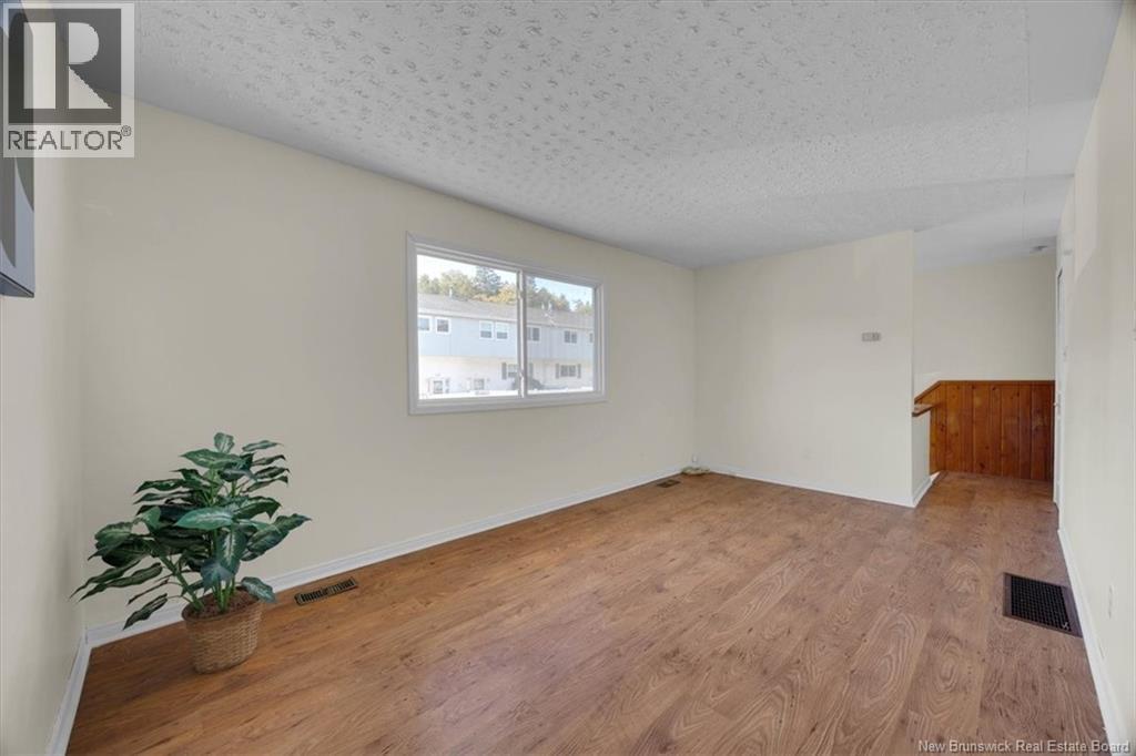 220 Tartan Street, Saint John, New Brunswick, E2K2R7, Saint John, New Brunswick — photo 4 of 5