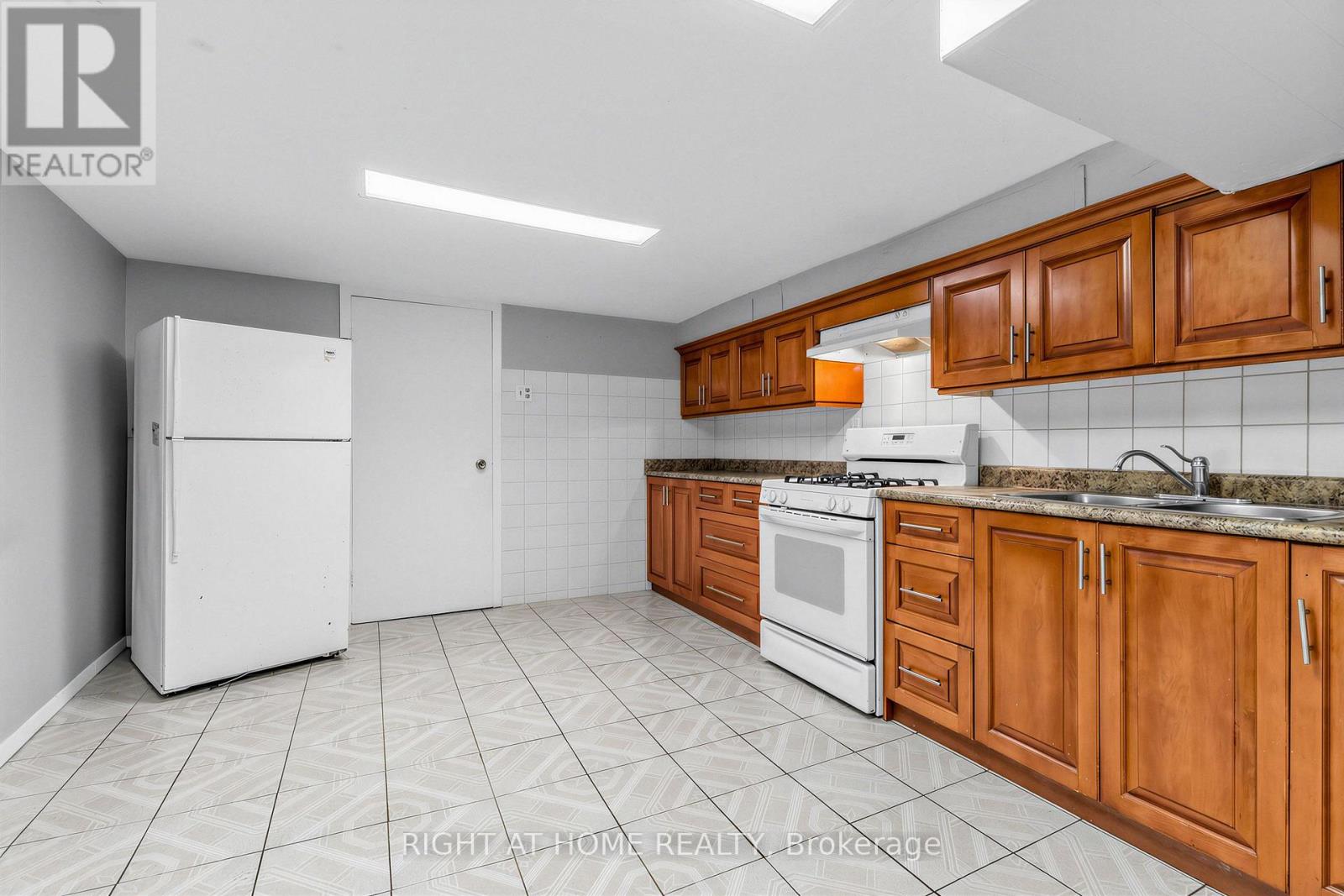 147 DOVERCOURT ROAD - 32