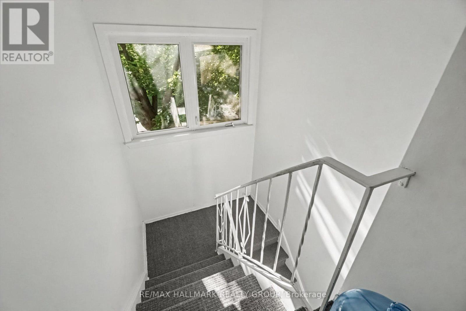 657 GOLDEN AVENUE - Image 22