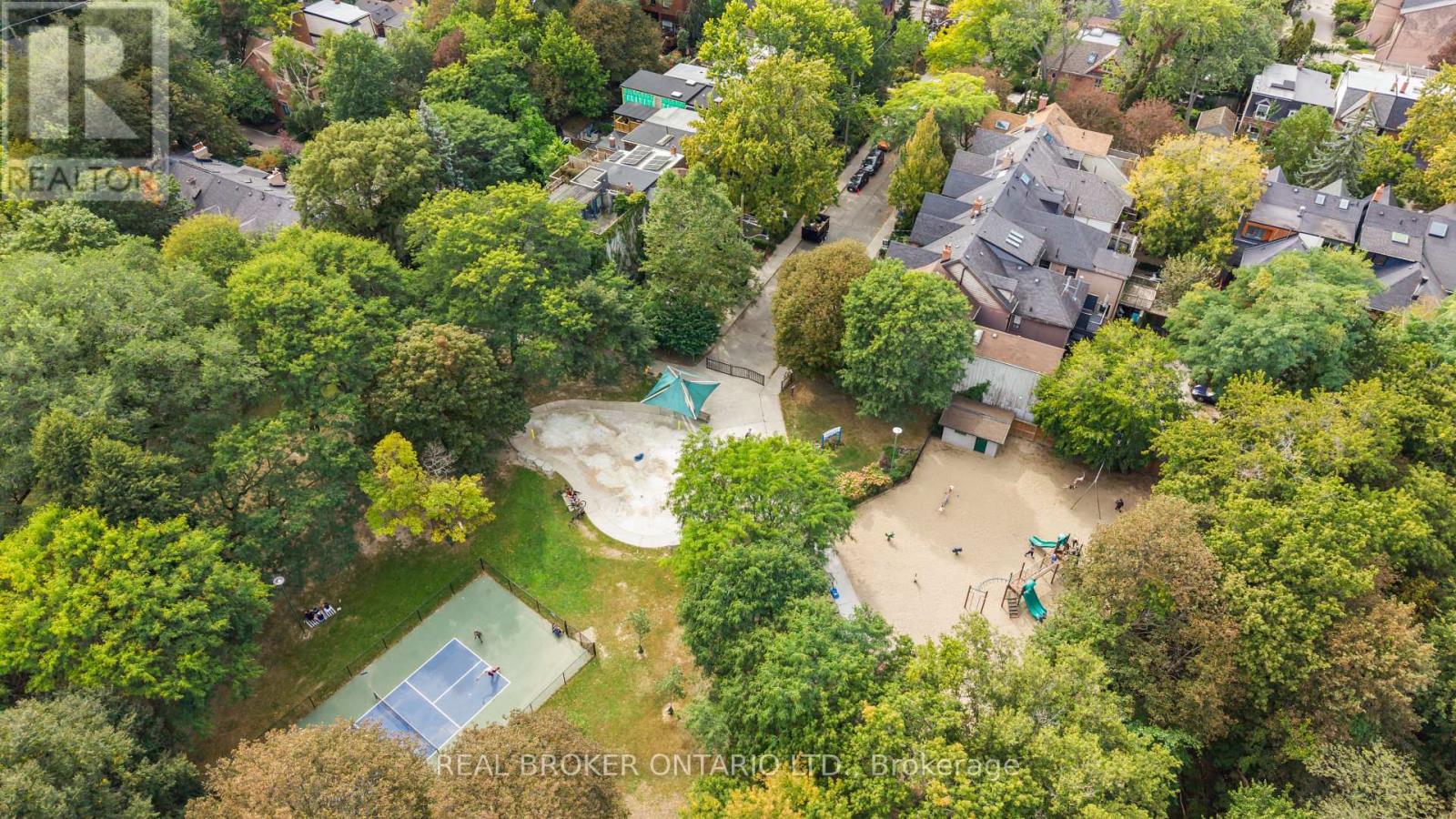 12 ST. JAMES COURT - 10