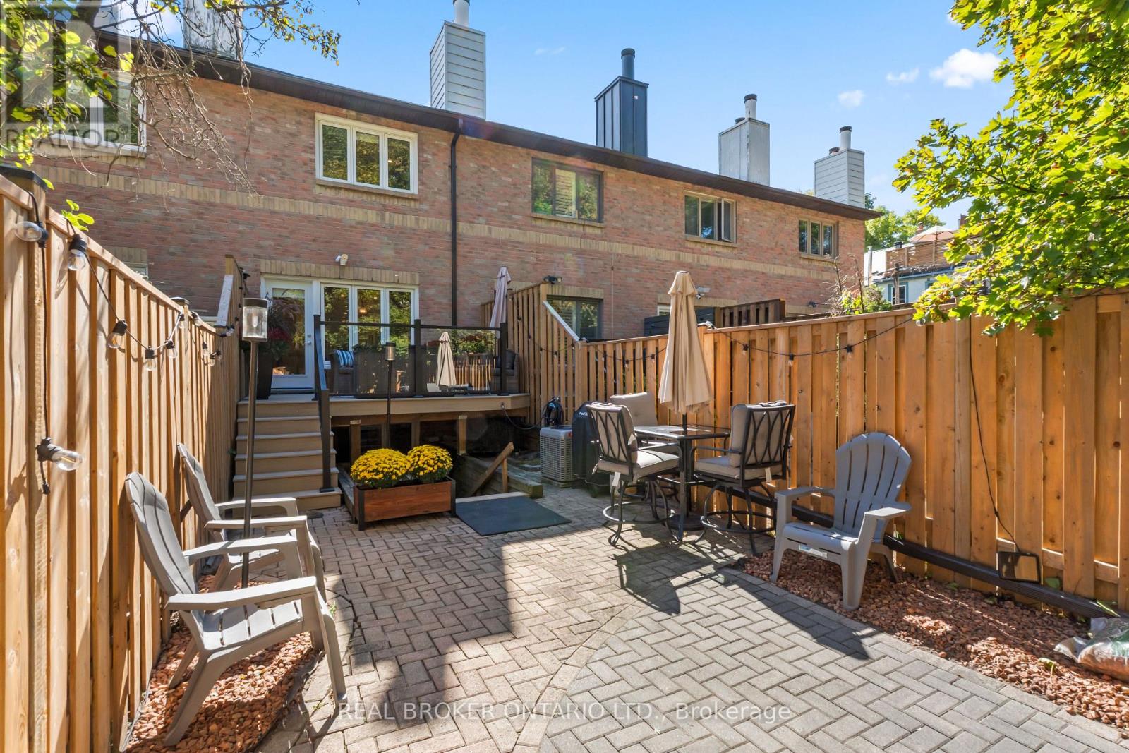 12 ST. JAMES COURT - 15
