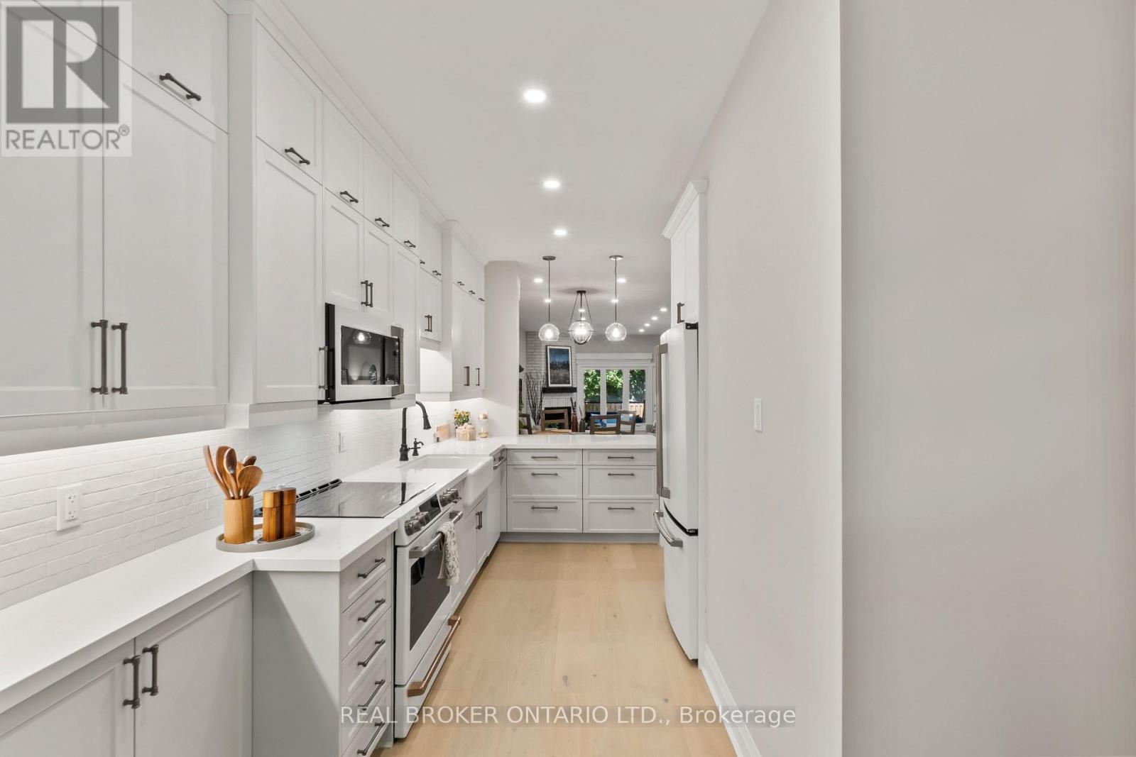 12 ST. JAMES COURT - 20